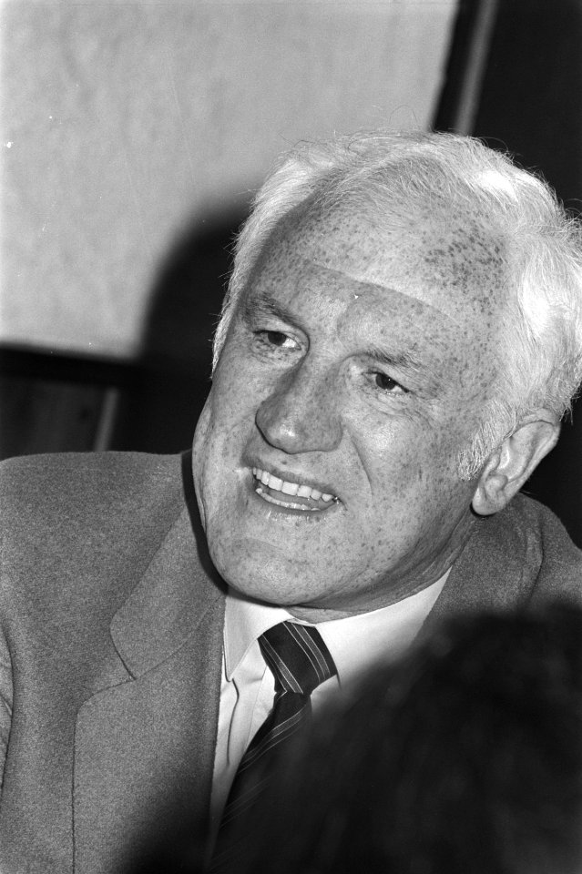 Persconferentie AZ67 i.v.m. de woensdag te spelen tweede finalewedstrijd om UEFA-cup tegen Ipswich Town , AZ-trainer Kessler, Bestanddeelnr 931-4911