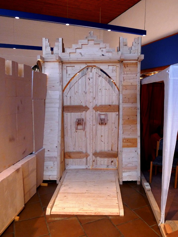 Petrus-Kirche (Berlin-Spandau) Tempeltor geschlossen