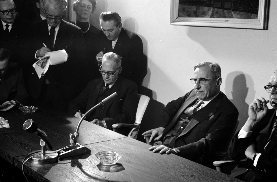 Persconferentie in de Nieuwspoort inzake Nieuw-Guinea De Quay, Bestanddeelnr 913-6322