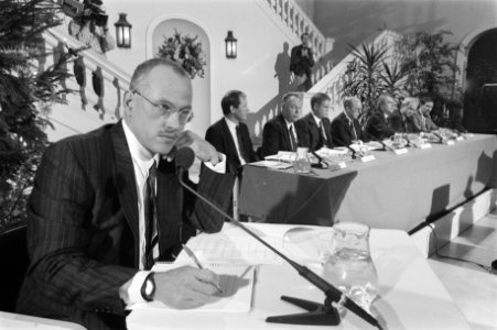 Persconferentie i.v.m. ontvoering van Gerrit Jan Heijn in het gemeentehuis van B, Bestanddeelnr 934-1584