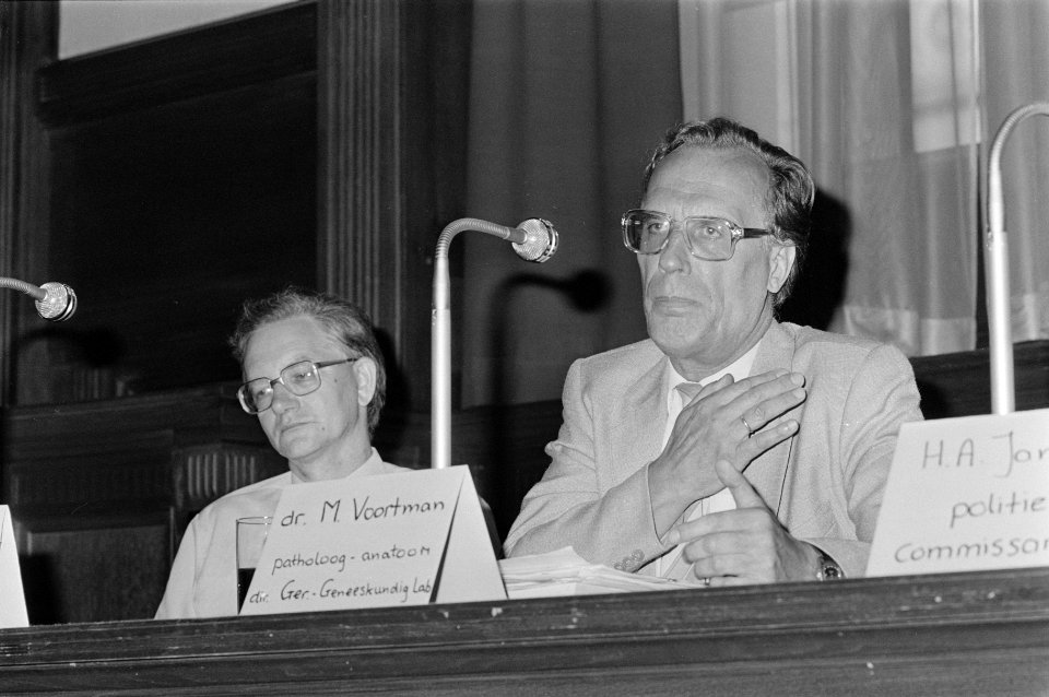Persconferentie i.v.m. openen graf King Kong (Christiaan Lindemans) morgen in Ro, Bestanddeelnr 933-6879