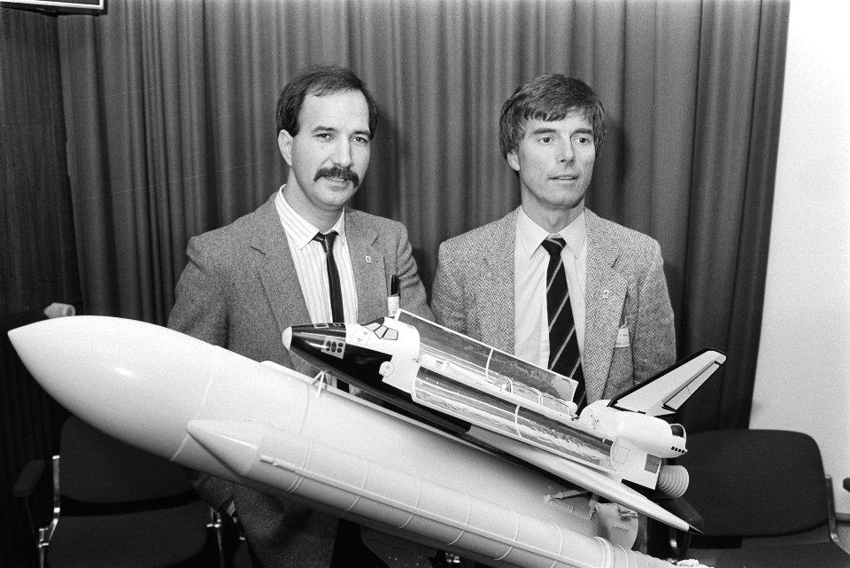 Persconferentie bij Estec in Noordwijk astronauten Wubbo Ockels (Nederland) en Ulf Merbold (Duitsland), Bestanddeelnr 932-8297