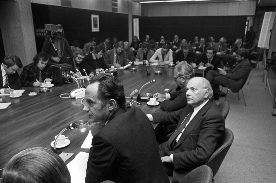 Persconferentie Den Uyl en Boersma na afloop ministerraadsvergadering minister , Bestanddeelnr 928-4015