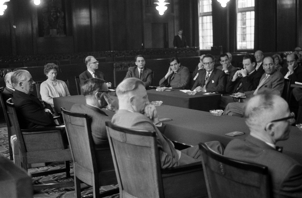 Persconferentie in de Amsterdamse raadszaal over de IJtunnelkwestie, Bestanddeelnr 911-6288