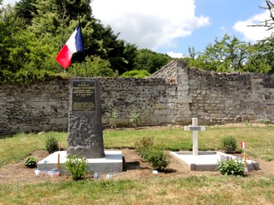 Pernant (Aisne) tombes de guerre au cimietière