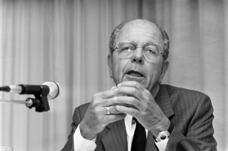 Persconferentie Comm. Structuur en Financ. Gezondheidszorg voorzitter prof.-dr. , Bestanddeelnr 933-9344
