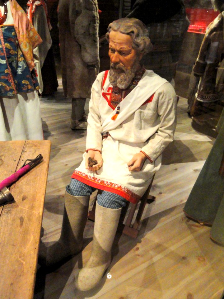 Permin, 1910 - Finnic dress - Museum of Cultures (Helsinki) - DSC04804