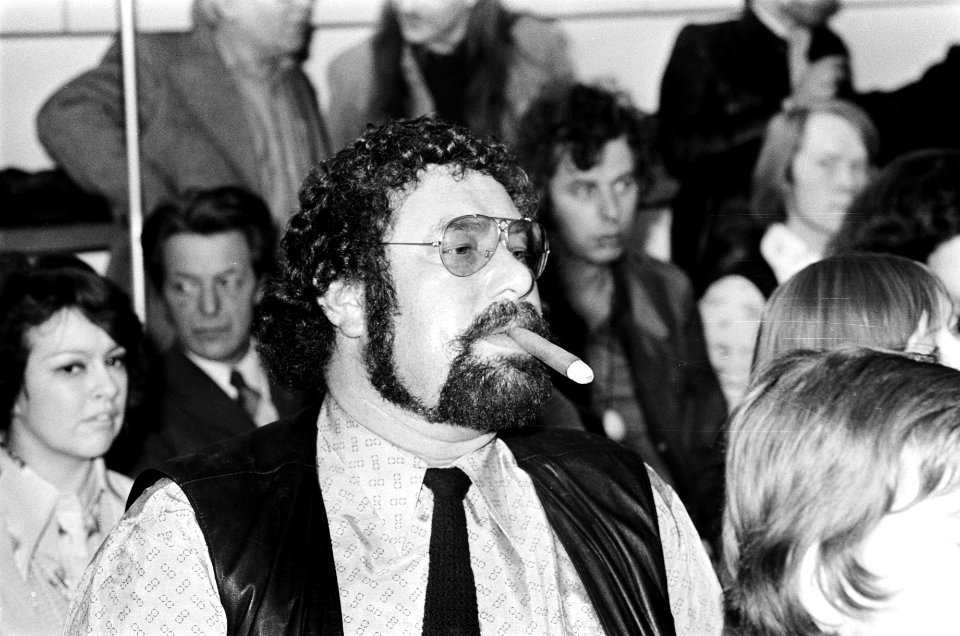 Persconferentie Boek en Stad Amsterdam in Van Goghmuseum nr 7, 8 Lou Polak (kop, Bestanddeelnr 927-8774