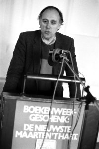 Persconferentie Boekenweek84 (Amsterdam) Hugo Brandt Corstius aan het woord, Bestanddeelnr 932-8828