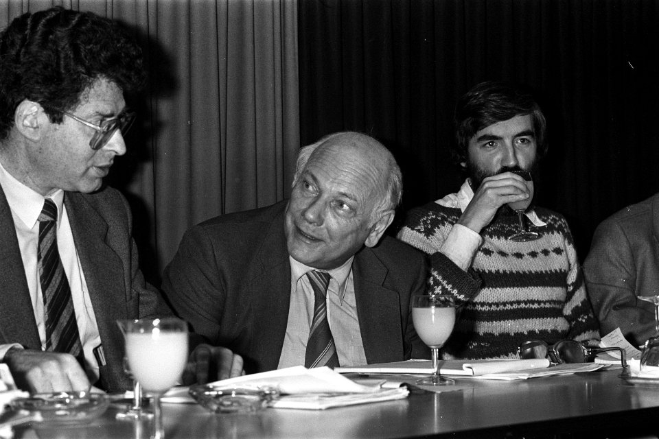 Persconf PvdA over verkiezingsprogramma weerwoord vanmiddag in Den Haag , Den , Bestanddeelnr 931-1944