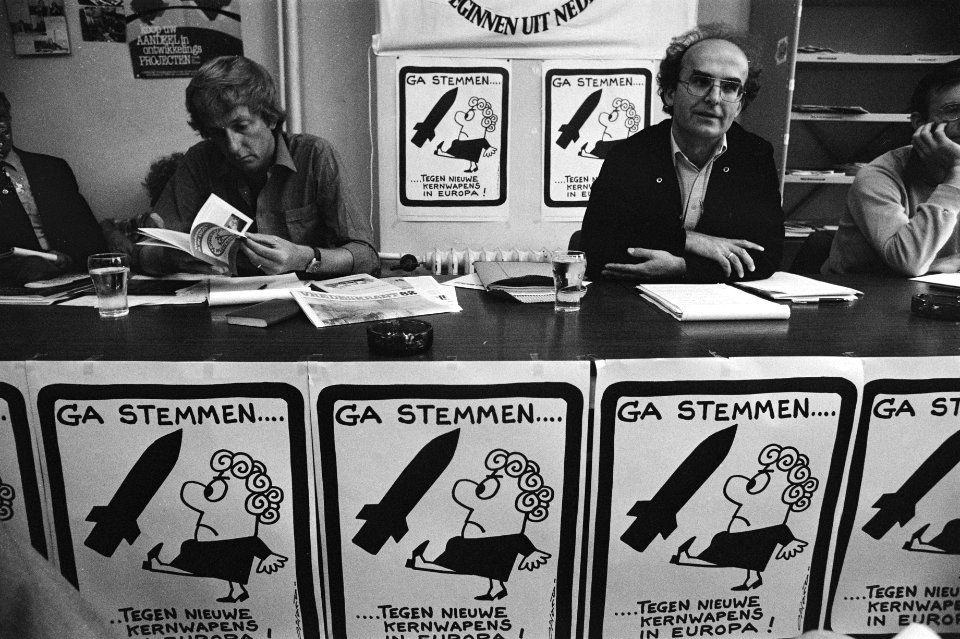 Persconferentie IKV over stemadvies ( Den Haag ) secretaris Meent Jan Faber (l), Bestanddeelnr 932-2842