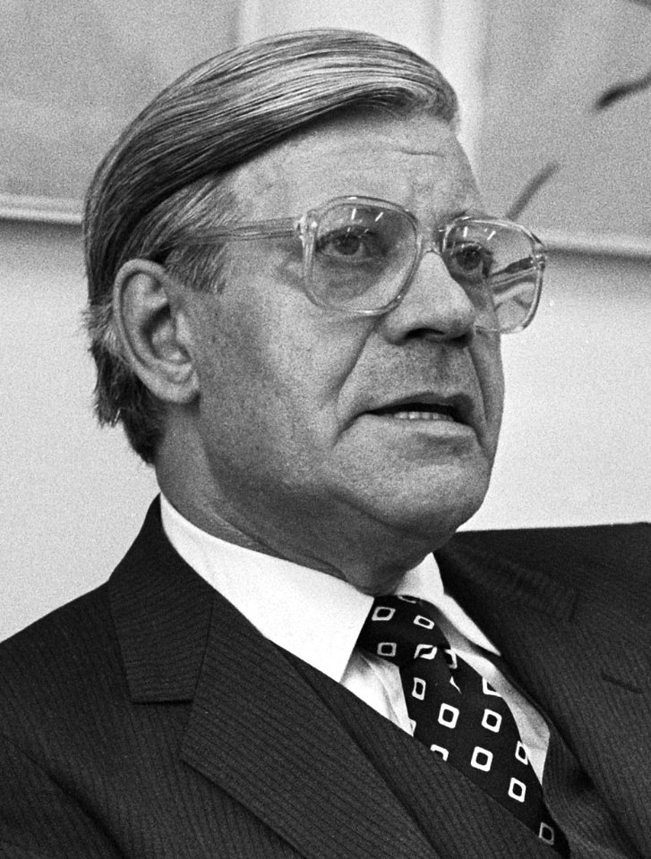 Persconferentie Helmut Schmidt , rechts premier Van Agt, Bestanddeelnr 932-2419 (cropped)
