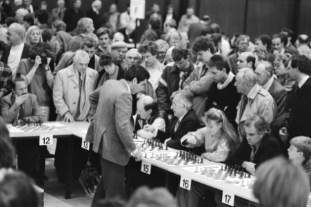 Persconferentie Grandmasters Association simultaanschaker Kasparov, Bestanddeelnr 934-1637