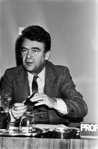 Persconf profdr C de Galan , Kroonlid SER en voorz Comm Economische Deskundig, Bestanddeelnr 930-9142