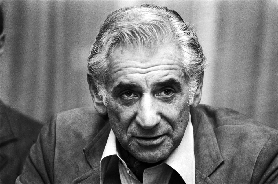 Persconferentie dirigent Bernstein in Amstelhotel, Amster in verband met concert, Bestanddeelnr 929-5913