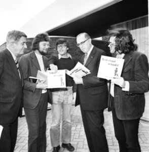 Persconferentie in Amsterdam van KNSB t.g.v. 100-jarig bestaan KNSB v.l.n.r. me, Bestanddeelnr 927-1326