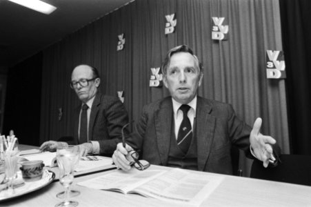 Persconferentie Den Haag , Nieuwspoort verkiezingsprogra VVD, voorzitter Korthal, Bestanddeelnr 931-0573