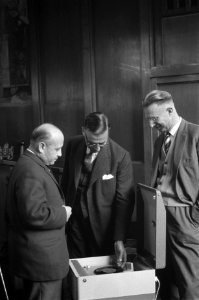 Persconferentie in de Amsterdamse raadszaal over de IJtunnelkwestie, burgemeeste, Bestanddeelnr 911-6290