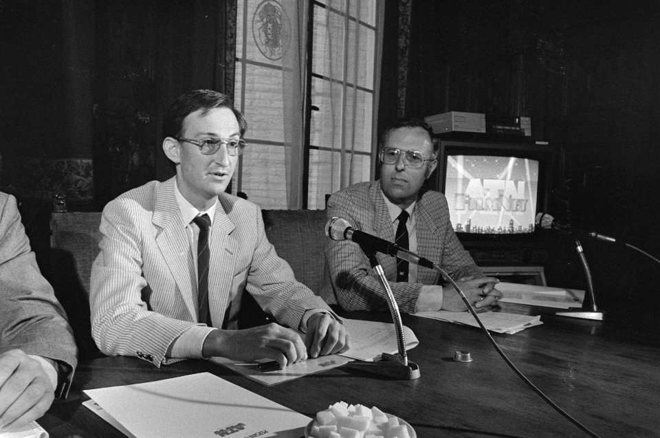 Persconferentie abonne-tv en KTA (kabeltelevisie Amsterdam over contract alg. di, Bestanddeelnr 933-3751