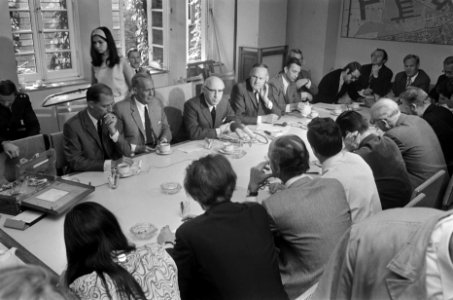 Persconferentie burgemeester Samkalden na rellen op Dam, Amsterdam, Bestanddeelnr 923-7786