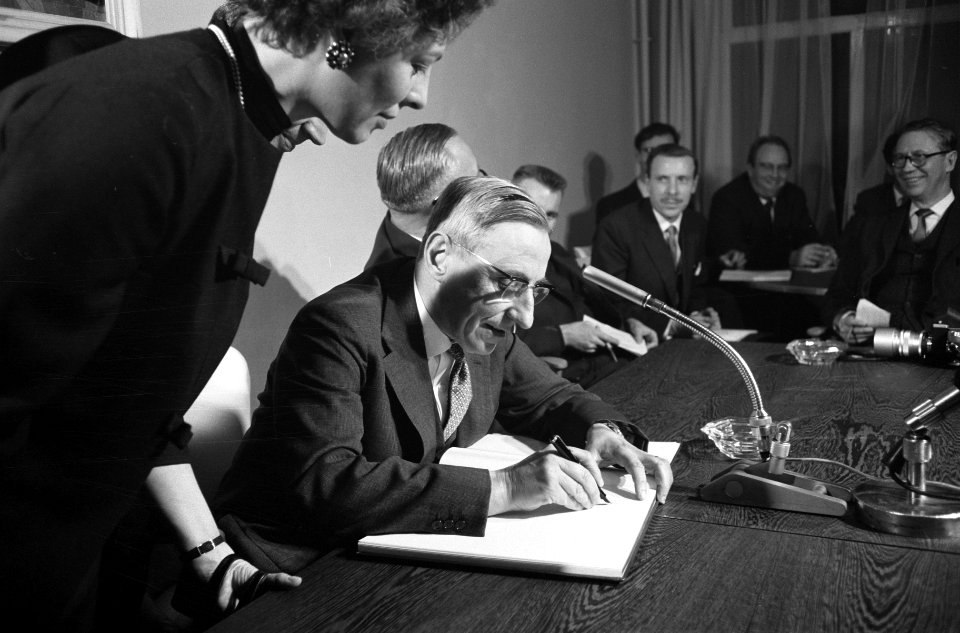 Persconferentie in de Nieuwspoort inzake Nieuw-Guinea De Quay, Bestanddeelnr 913-6328