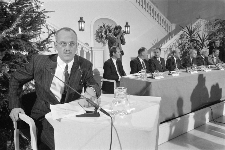 Persconferentie i.v.m. ontvoering van Gerrit Jan Heijn in het gemeentehuis van B, Bestanddeelnr 934-1585