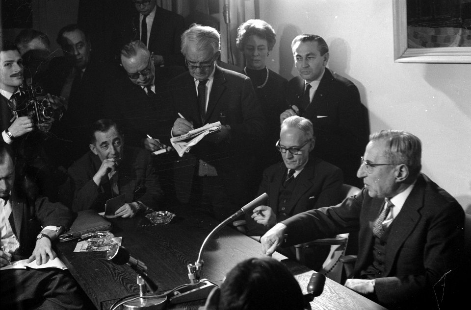 Persconferentie in de Nieuwspoort inzake Nieuw-Guinea De Quay, Bestanddeelnr 913-6333