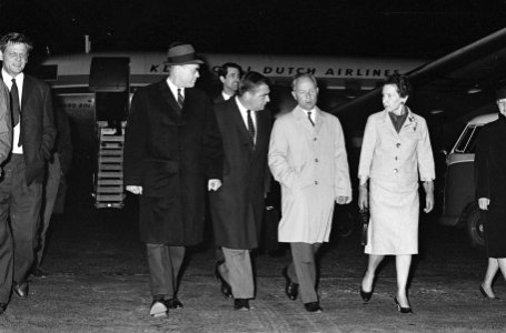 Perschef van Kennedy heer Salinger op Schiphol (persconferentie), Bestanddeelnr 913-9008