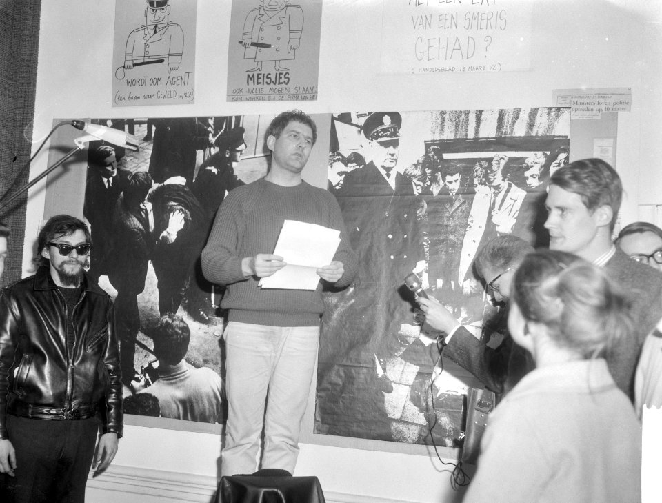 Persconferentie in gebouw aan Prinsengracht 820, beeldhouwer-schrijver Jan Wolkers, Bestanddeelnr 918-9425
