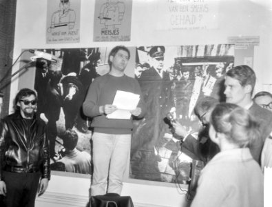 Persconferentie in gebouw aan Prinsengracht 820, beeldhouwer-schrijver Jan Wolkers, Bestanddeelnr 918-9425