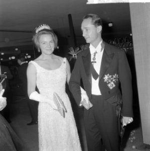 Persbal van Duitse journalisten in Bonn, eregasten Prinses Irene en Prins Charle, Bestanddeelnr 917-0998