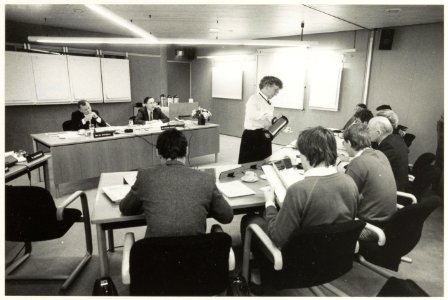 Persconferentie bij V.N.U. Voorzitter J. Brentjens en redacteur M.A. Metternich. NL-HlmNHA 54023290 02