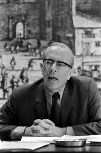 Persconferentie Algemene Rekenkamer in Nieuwspoort voorzitter drs H Peschar ,, Bestanddeelnr 927-2279