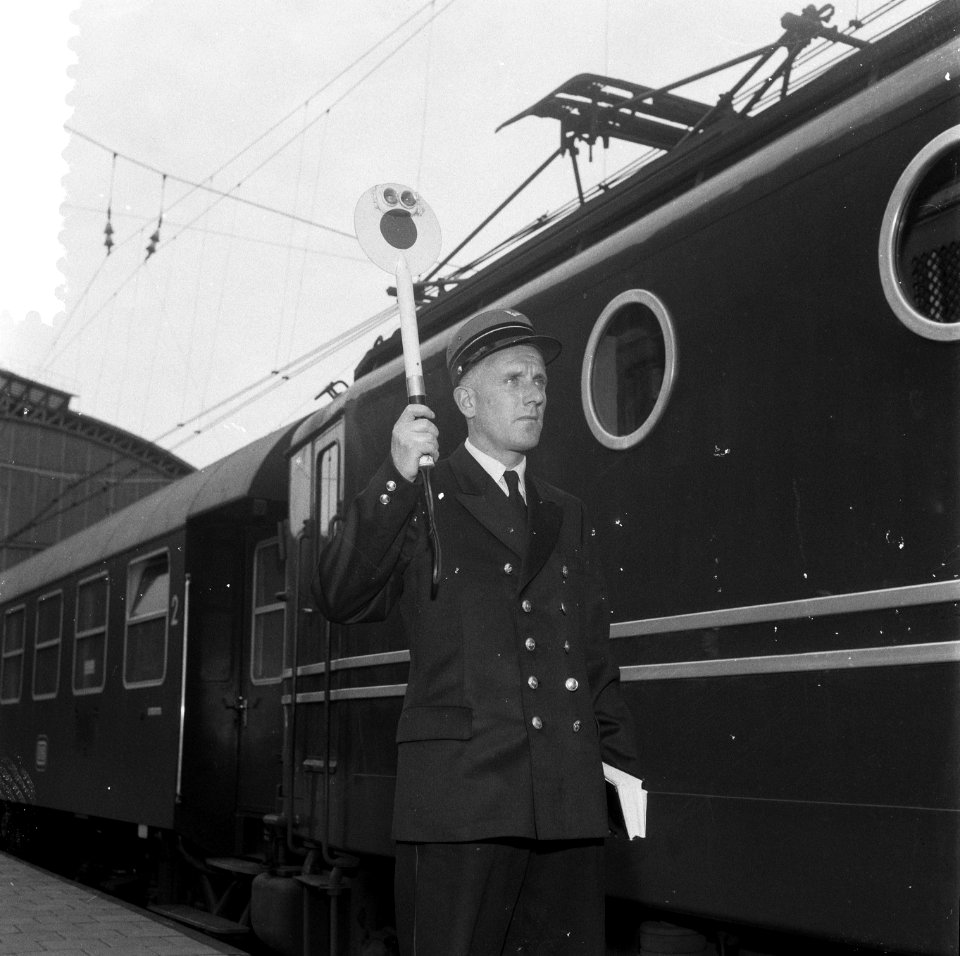 Perronchef Coppens van het Centraal Station, Bestanddeelnr 908-9320