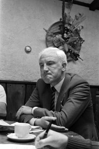 Persconferentie AZ67 i.v.m. de woensdag te spelen tweede finalewedstrijd om UEFA-cup tegen Ipswich Town , AZ-trainer Kessler, Bestanddeelnr 931-4910