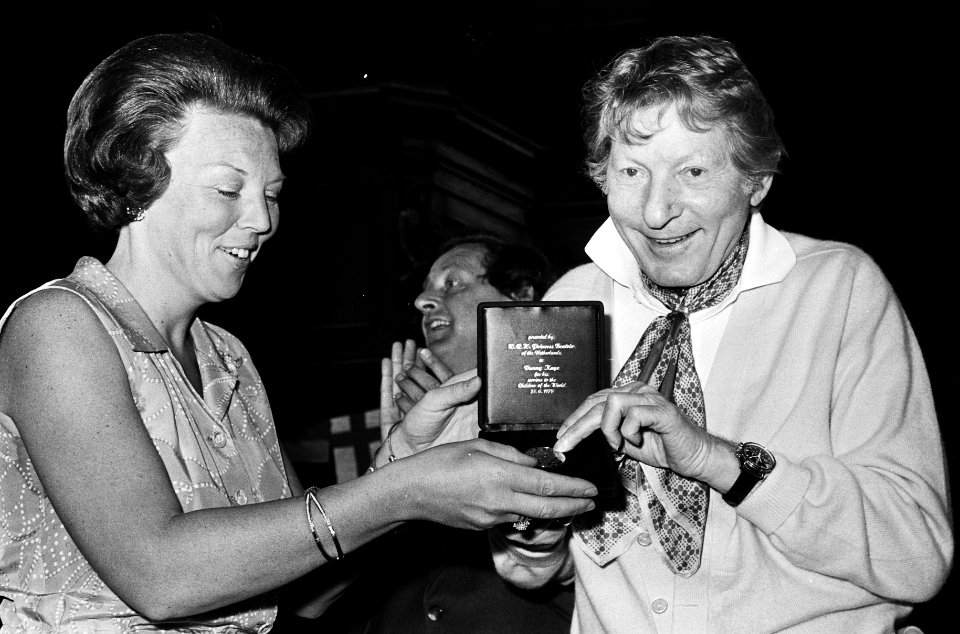 Penningen, prinsessen, acteurs, komieken, Beatrix, prinses, Kaye Danny, Bestanddeelnr 930-3282