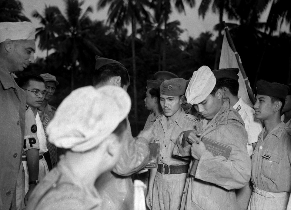 Per extra trein werden gezinnen van TNI-militairen naar Gombong vervoerd en alda, Bestanddeelnr 13562