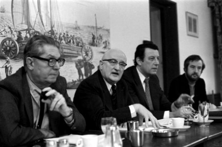 Persconferentie Adviesraad Ontwikkelingssamenwerking in Den Haag nr 2 dr C , Bestanddeelnr 929-4639