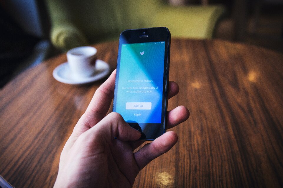 Screen twitter mobile