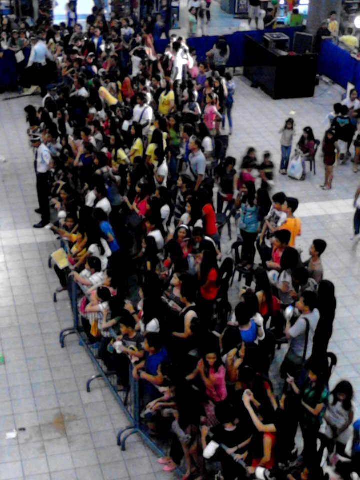 People gather at the atrium of SM City Clark for a mall event (2)