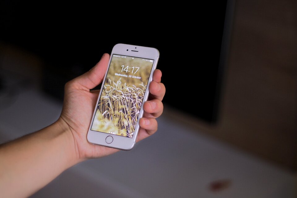 Phone smartphone hand
