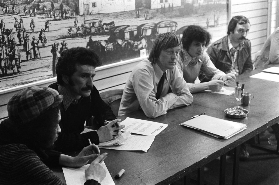 Persconferentie Aktie Komitee Wet Arbeid Buitenland in Den Haag v.l.n.r. Aloui, Bestanddeelnr 928-4920
