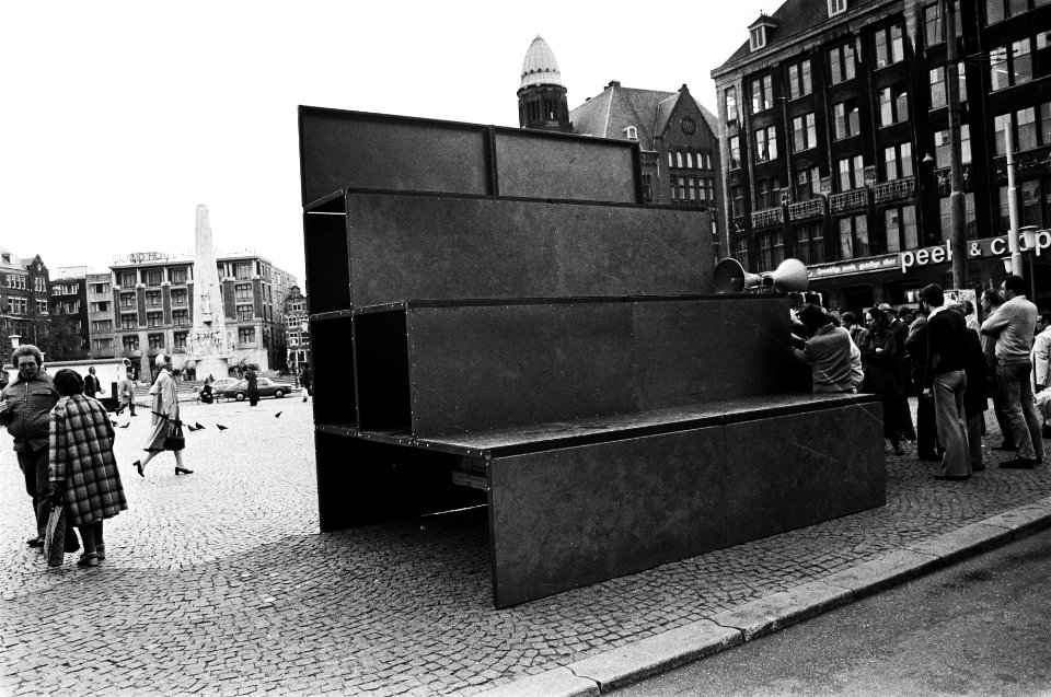 Peoplemobile kunstwerk van Vito Acconci op de Dam, Bestanddeelnr 930-2702