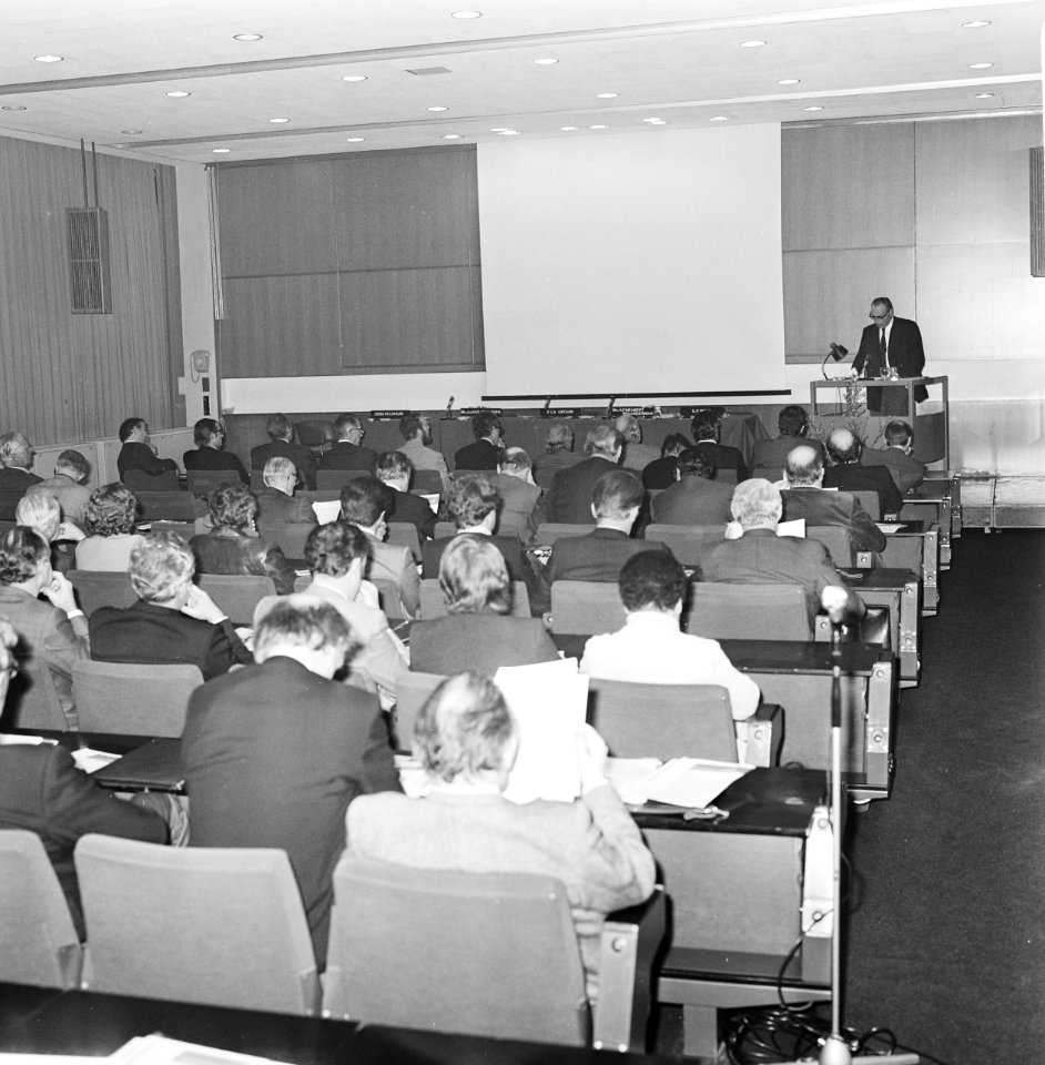 Persconferentie Hiswa RAI Amsterdam, mr A P Menstert Spaanderman (commandant , Bestanddeelnr 927-7444