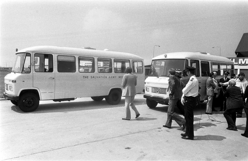 Pers bij de autobussen, Bestanddeelnr 928-0407