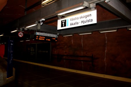 Perrong i Rådhuset med skylt