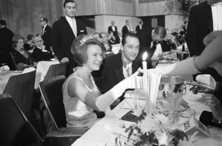 Persbal van Duitse journalisten in Bonn, Prinses Irene Prins Carlos op persbal, Bestanddeelnr 917-1008