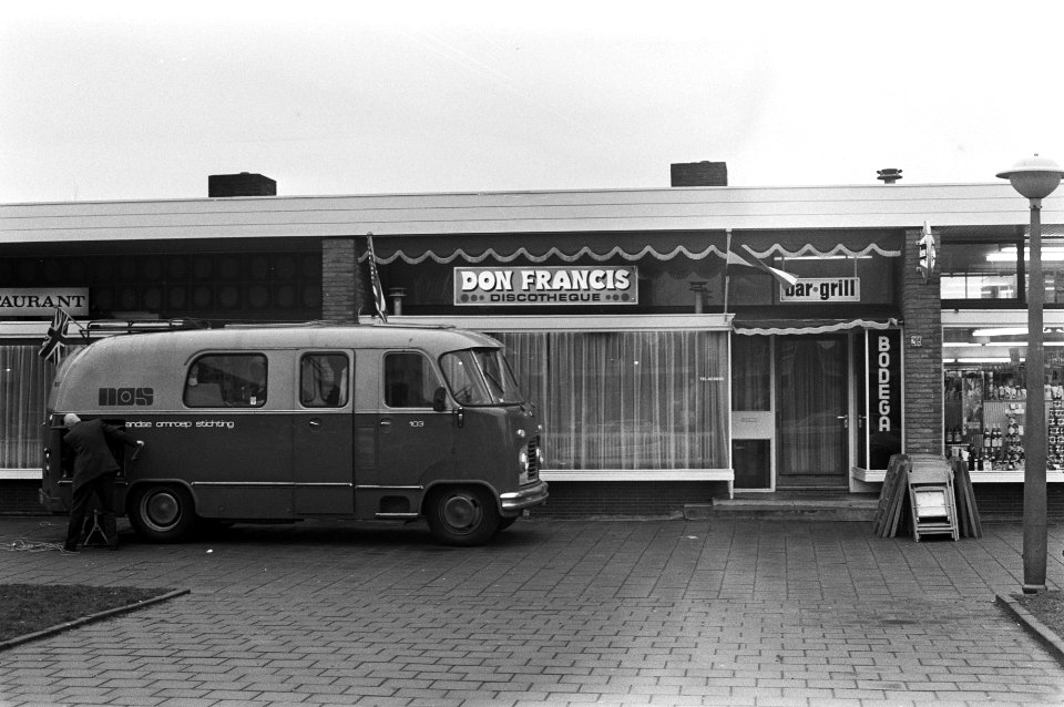 Perscentrum in Buitenveldert Amsterdam geopend door staatssecretaris Vonhoff , e, Bestanddeelnr 925-3247
