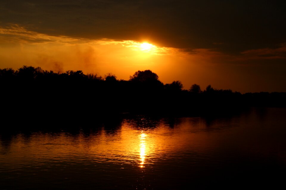 Sun in the evening red