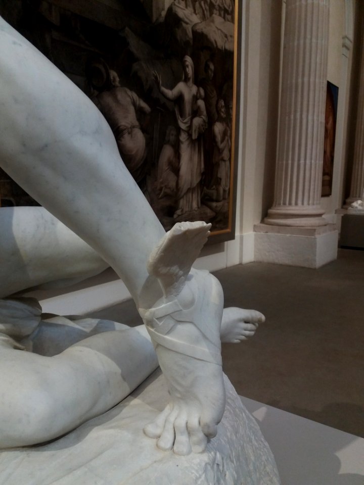 Persée et la Gorgone de Laurent Marqueste, 1890 - Pied gauche de Persée